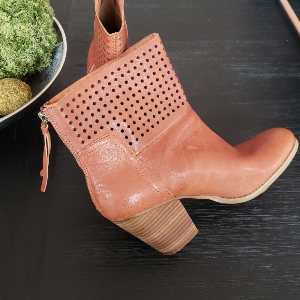 Nine West  booties hippychic